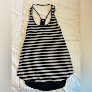 Lululemon Water Bound Singlet Size 2 in Black Used